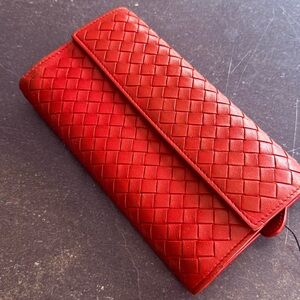 Bottega Veneta beautiful Woven Red Leather Women's Wallet Clutch / chain insert